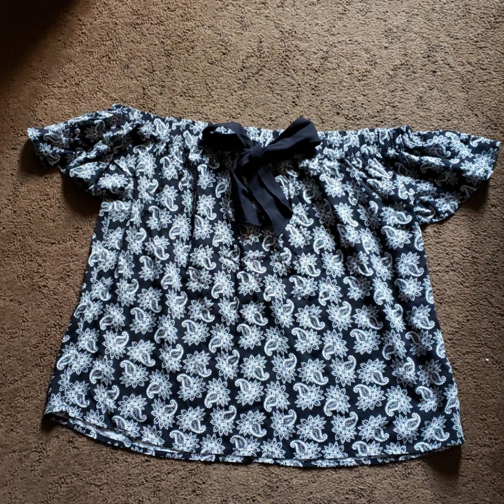 Over the shoulder crop top
